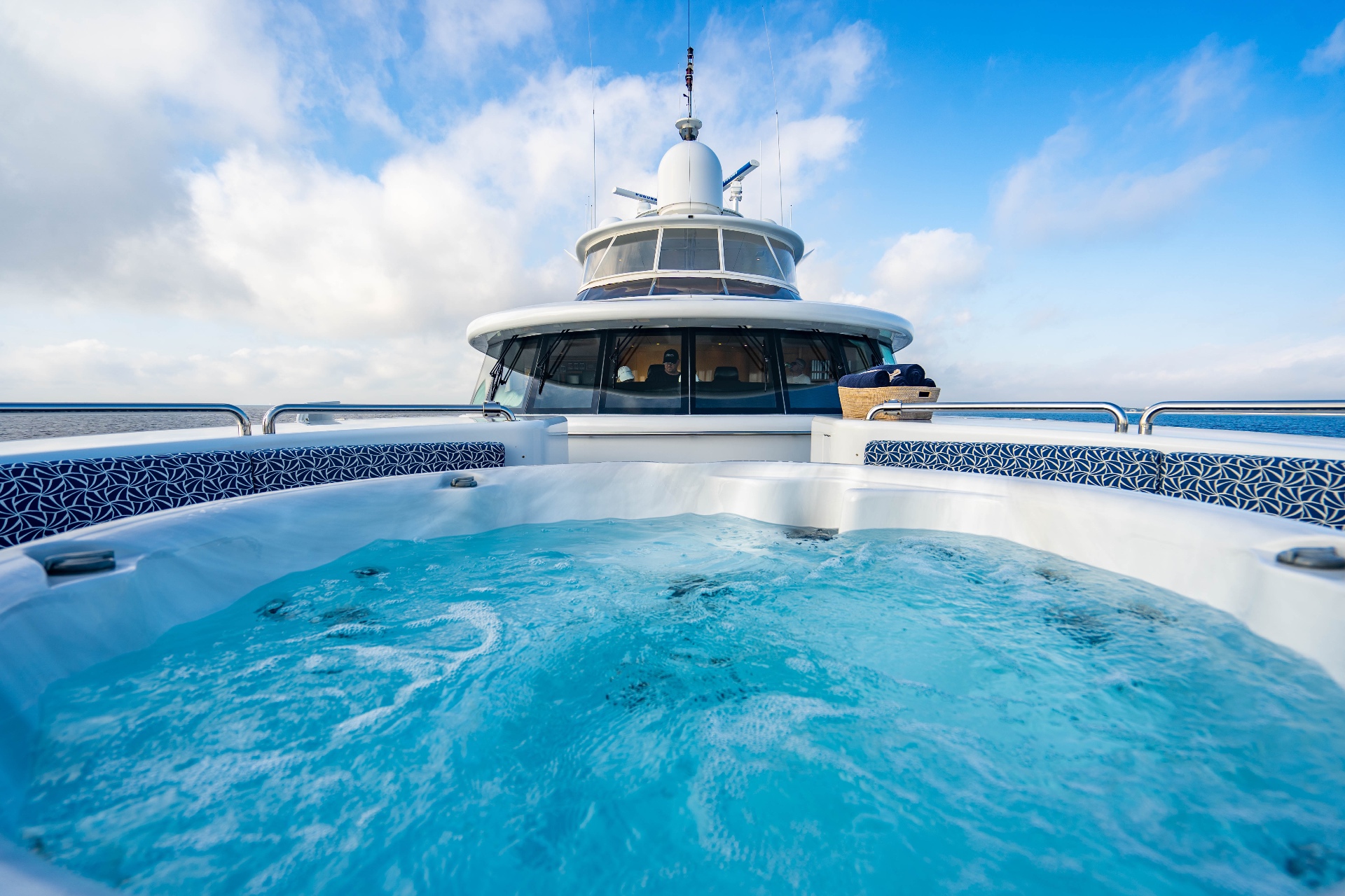 Forward jacuzzi looking toward the pilothouse